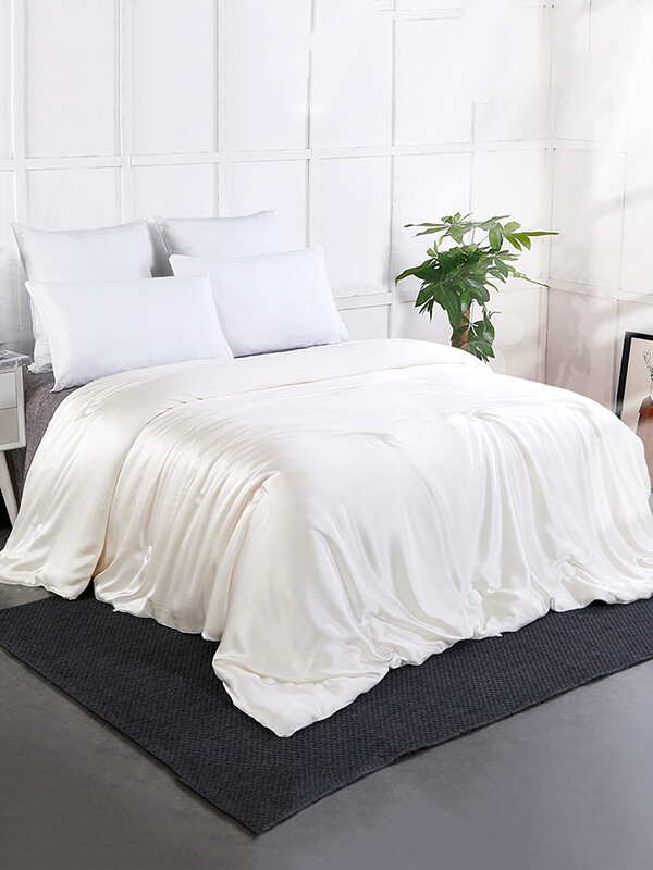 Summer Silk Covered Silk Comforter