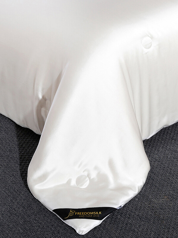 All Season Silk Covered Silk Comforter