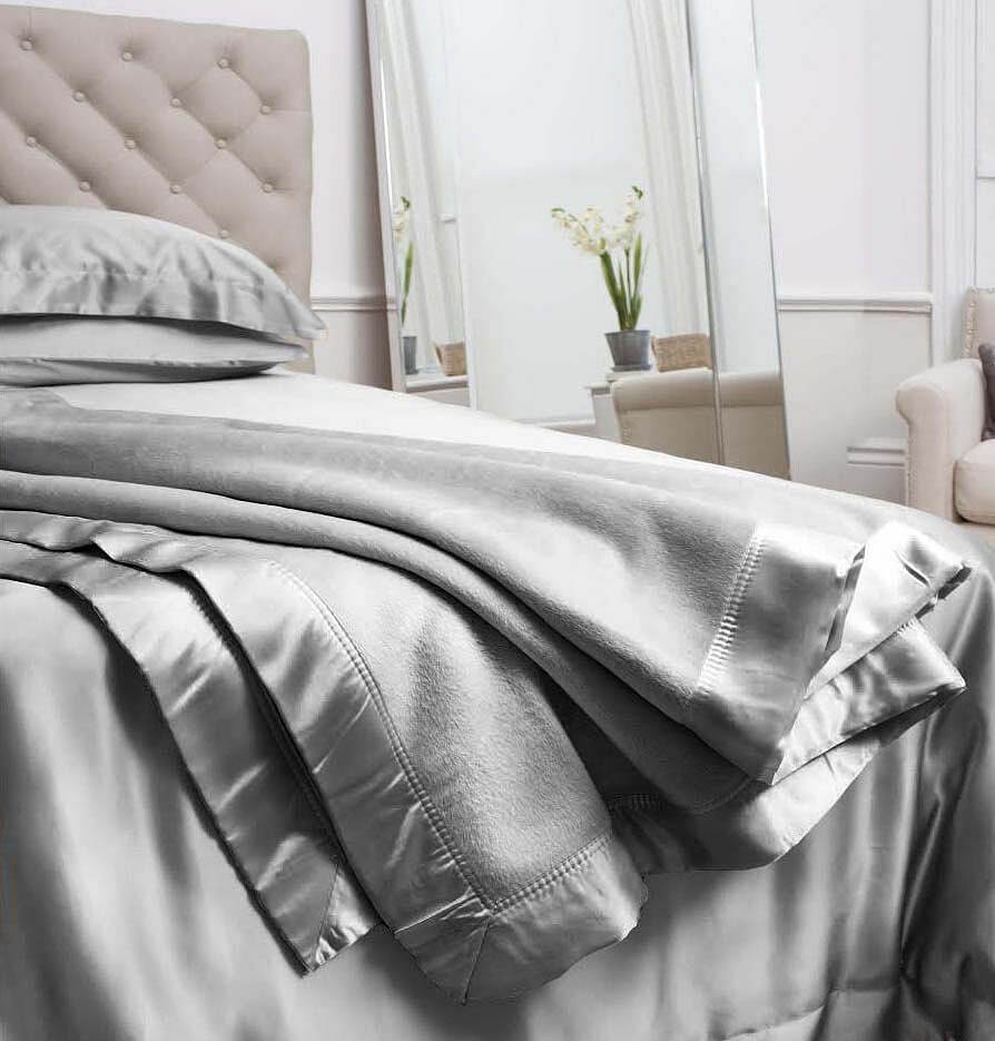 Luxurious And Soft Silk Blanket