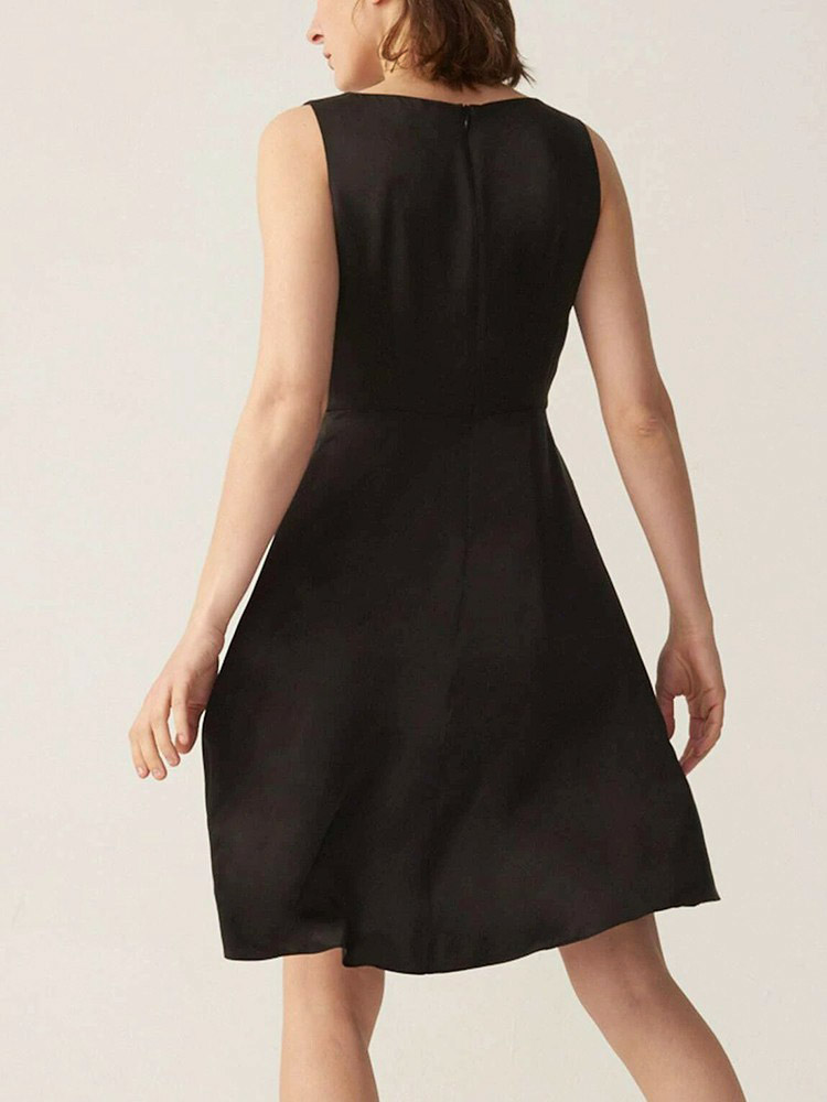 22 Momme Jewel Neck Sleeveless Little Black Dress for Women