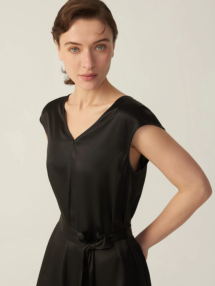 22 Momme V Neck Short Silk Dress Wearable Front And Back