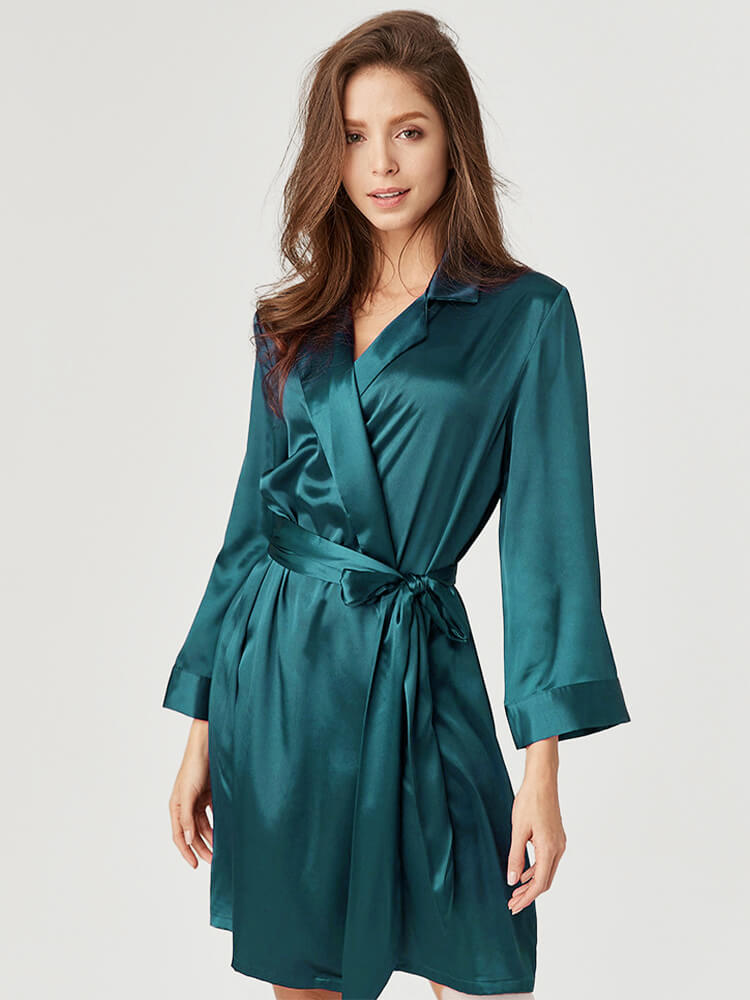 22 Momme Classic Lapel Collar Long Sleeve Silk Robe For Women