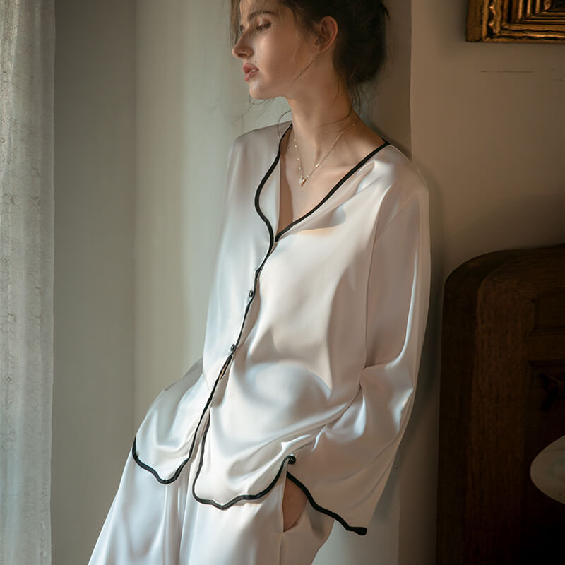 19 Momme Stylish Long Silk Pj Set with Contrasted Wavy Trimming