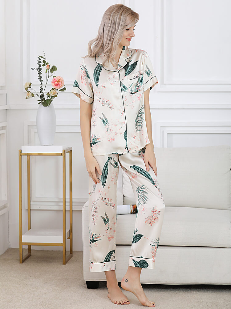 Leaves Printed Short-Sleeved White Silk Pajama Set with Trimming
