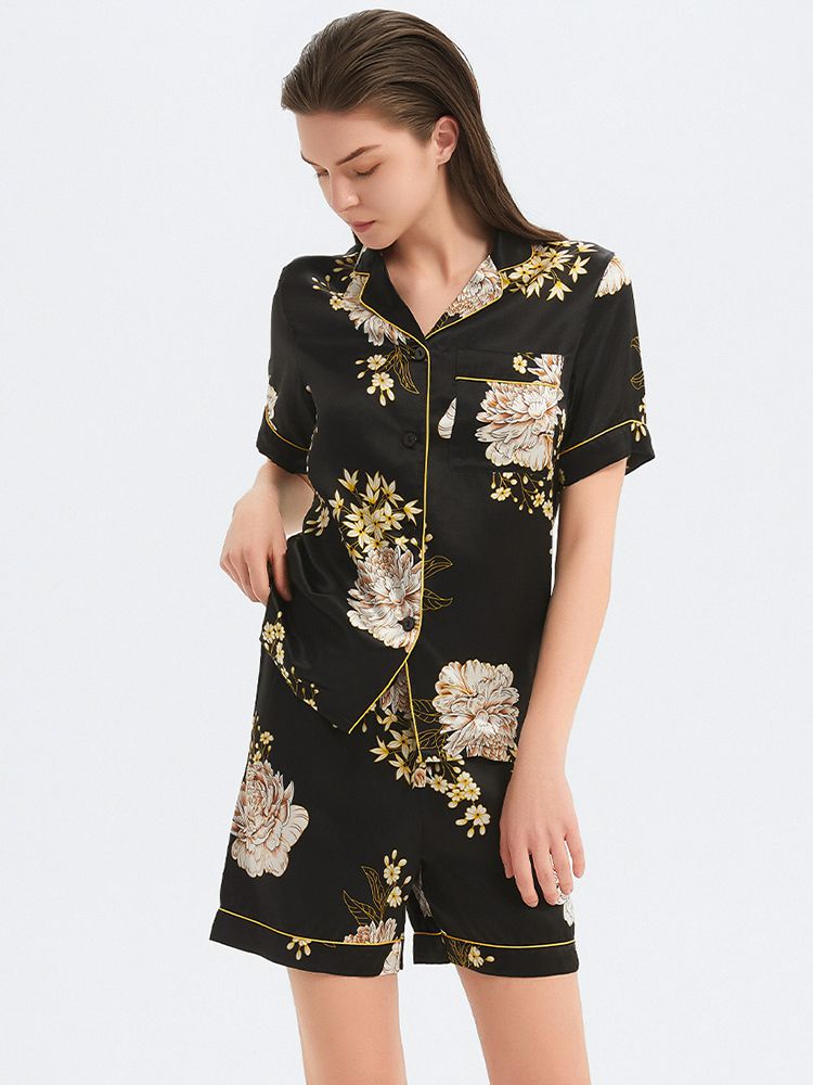 Fresh Green Floral Printed 100% Silk Pajama Shorts Set for Women Fresh Green Floral Printed 100% Silk Pajama Shorts Set for Women